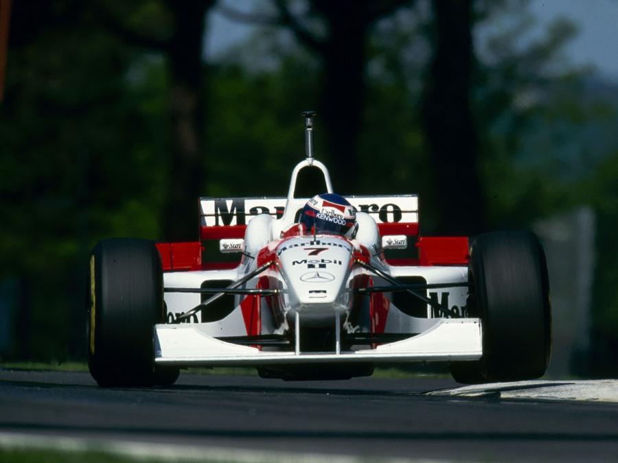  McLaren Mercedes-Benz MP4-11 1996 года  (фото 2 из 3)